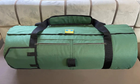 Баул сумка 120 л с подсумком для лопаты и стропами для каремата Оксфорд 75W21ТТ универсальный Зеленый - изображение 7