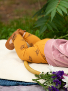 Spodnie dziecięce dla dziewczynki Pinokio Magic Vibes Leggings 104 cm Żółte (5901033296154) - obraz 3
