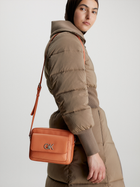 Сумка крос-боді жіноча Calvin Klein K60K611083-GAP Помаранчева (8720108583312) - зображення 2