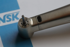 Угловий підвищуючий наконечник зі світлом NSK Ti-Max X95L Редукція 1:5 - зображення 4
