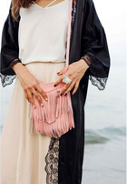 Кожаная женская сумка с бахромой мини-кроссбоди розовая - изображение 4