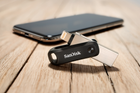 Pamięć flash USB SanDisk iXpand Go 64GB USB 3.0 + Lightning Black/Silver (SDIX60N-064G-GN6NN) - obraz 5
