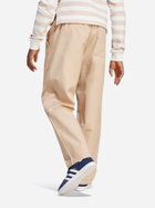 Spodnie regular fit męskie Adidas IR7584 L Beżowe (4066764638831) - obraz 2