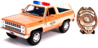 Metalowy model samochodu policyjnego Simba Stranger Things Hopper's Chevy Blazer 1:24 (4006333065255) - obraz 1