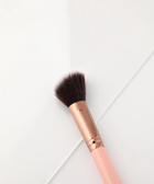 Пензлик для макіяжу Luxie Rose Gold Powder Brush 504 (0818877022502) - зображення 3