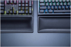Підставка під зап'ястя для клавіатури Razer Ergonomic Wrist Rest Pro For Full-sized Keyboards Black (RC21-01470100-R3M1) - зображення 5