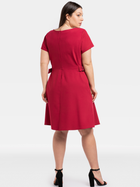 Sukienka trapezowa damska Plus Size Karko SC254 50 Amarantowa (5903676222538) - obraz 2