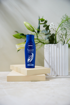 Szampon do włosów Nivea Hairmilk Natural Shine łagodny do włosów o strukturze normalnej lub grubej 400 ml (5900017056999) - obraz 2