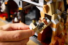 Zestaw klocków LEGO Icons Władca pierścieni: Barad-dur 5471 elementów (10333) - obraz 14