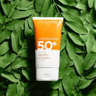 Krem przeciwsłoneczny do ciała Clarins nawilżający SPF 50+ 150 ml (3380810305029) - obraz 4