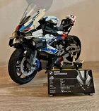 Конструктор мотоцикла BMW M 1000 RR на 1920 деталей в масштабе 1:5