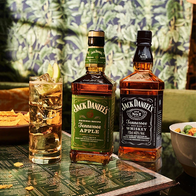 Ликер Jack Daniel`s Tennessee Apple 0.7 л 35% (5099873017623